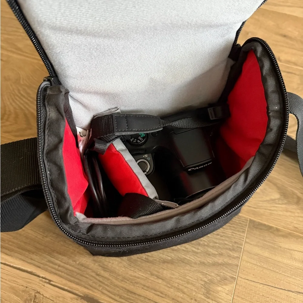 Canon Powershot SX520 HS Camera with Camera Lens Cover and Camera Bag